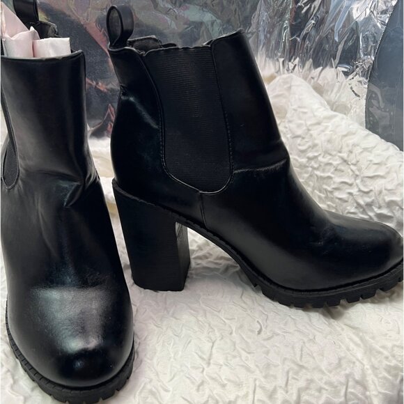 8.5M Black Leather Chunky Heel Chelsea Boots For Women - Picture 2 of 3
